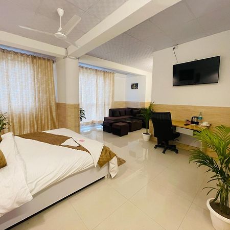 Готель Dr White House - Noida Sector 18 Екстер'єр фото