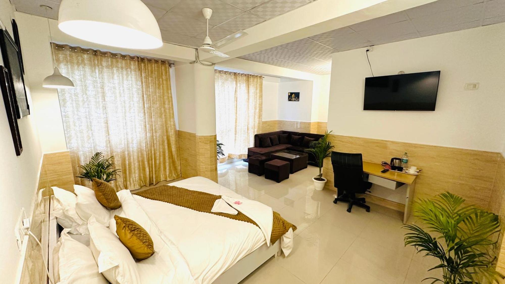Готель Dr White House - Noida Sector 18 Екстер'єр фото